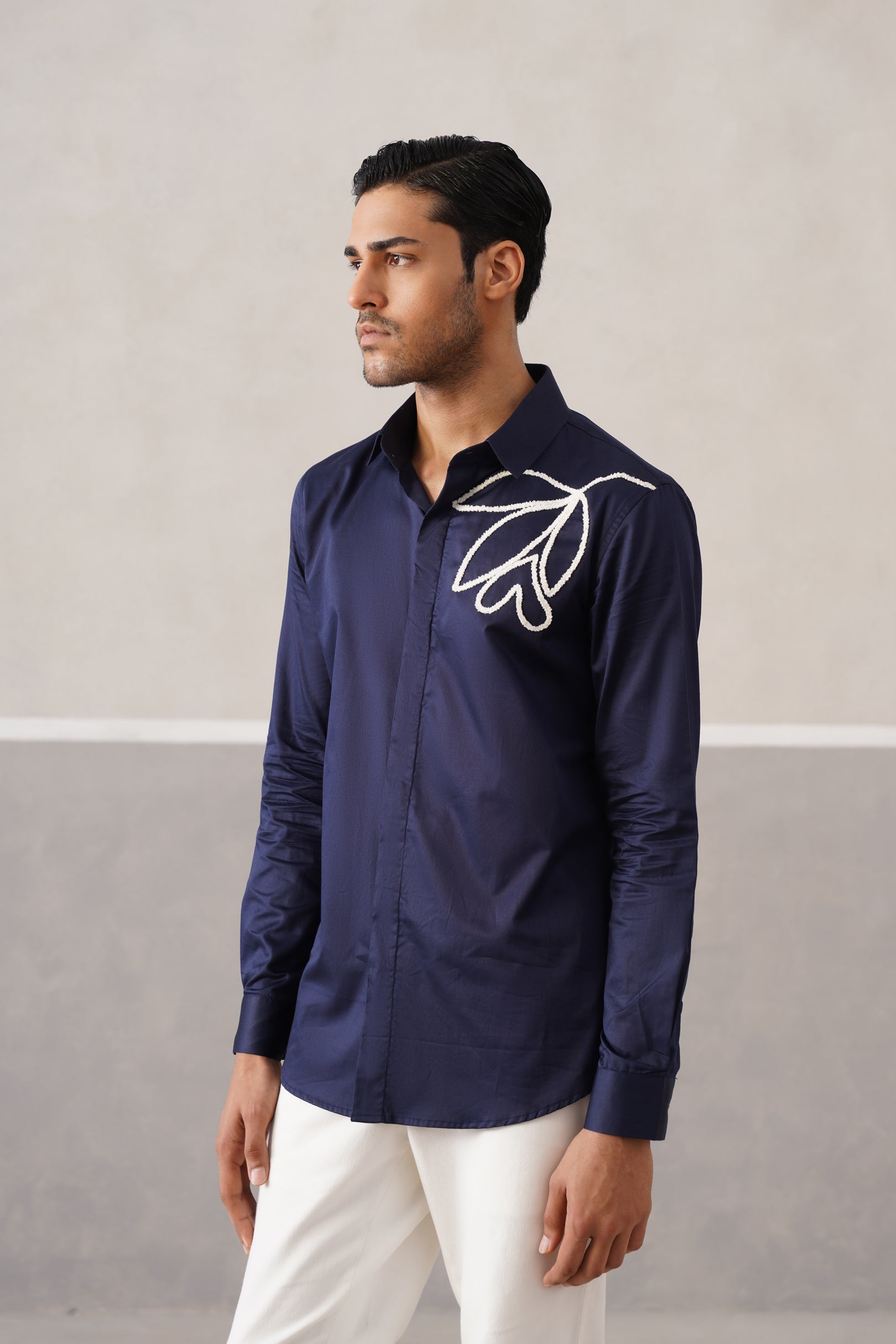NAVY MOTIF SHIRT