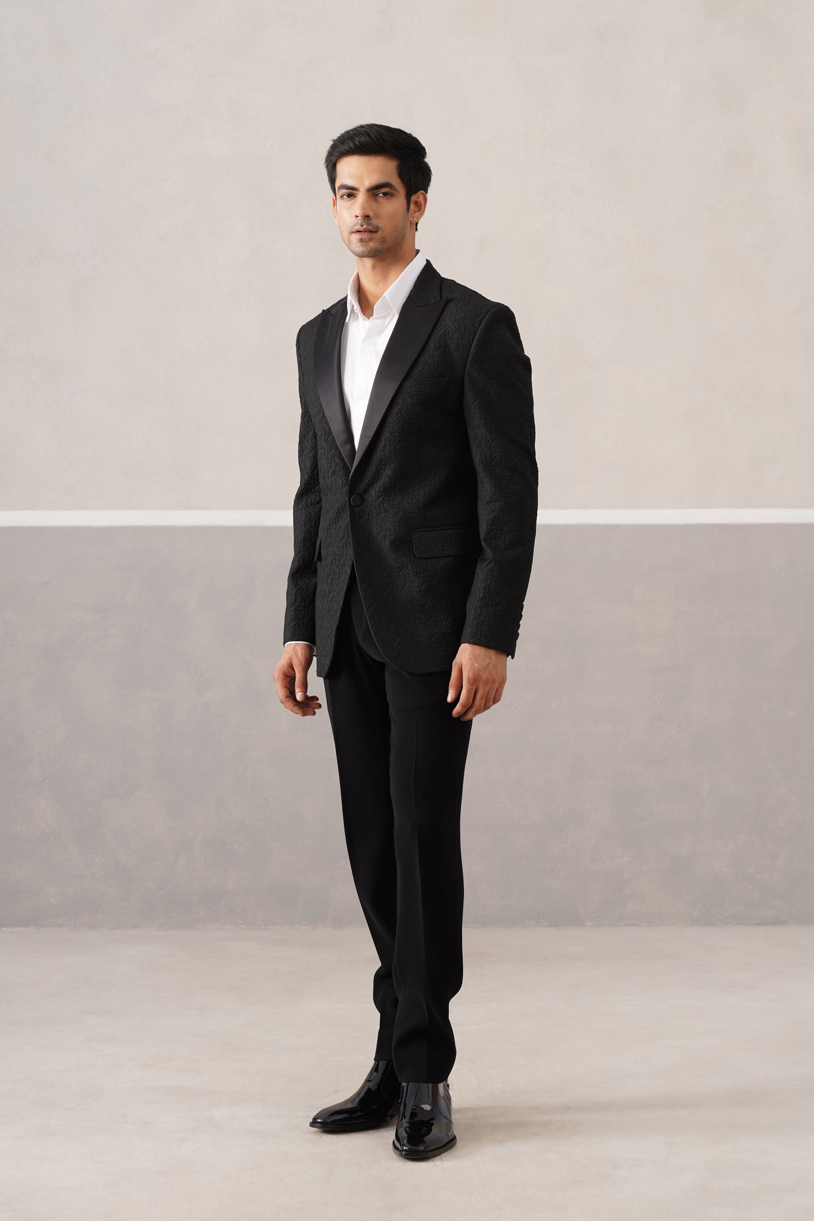 Sharp DN Tux