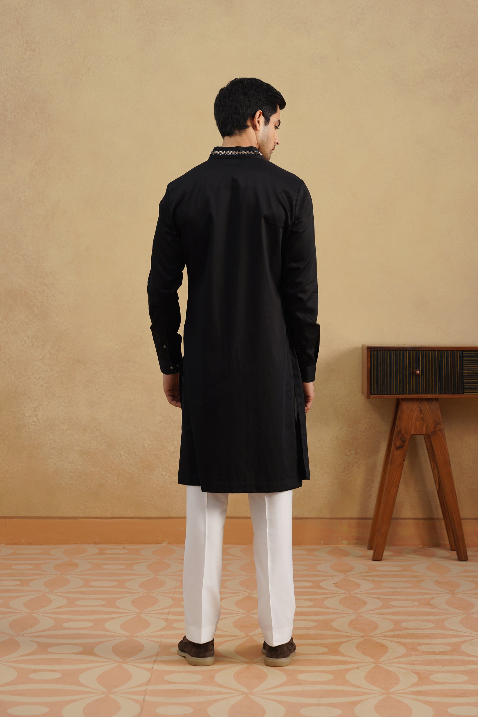 DUO BLK-EMB KURTA